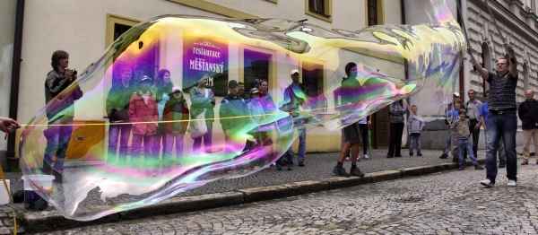 I rekord o nejdelší bublinu padl v Pelhřimově loni. I rekord o nejdelší bublinu padl v Pelhřimově loni.