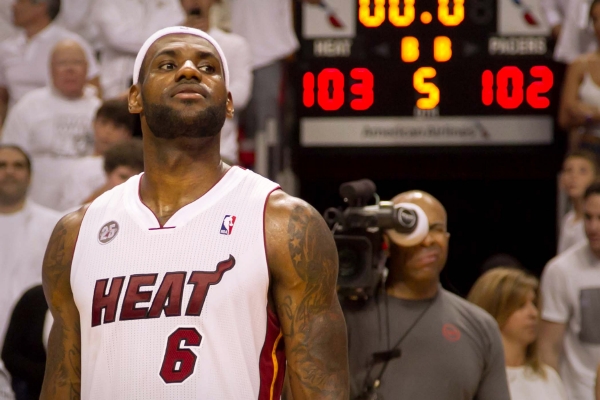 LeBron James zařídil výhru Miami nad Indianou v poslední vteřině.