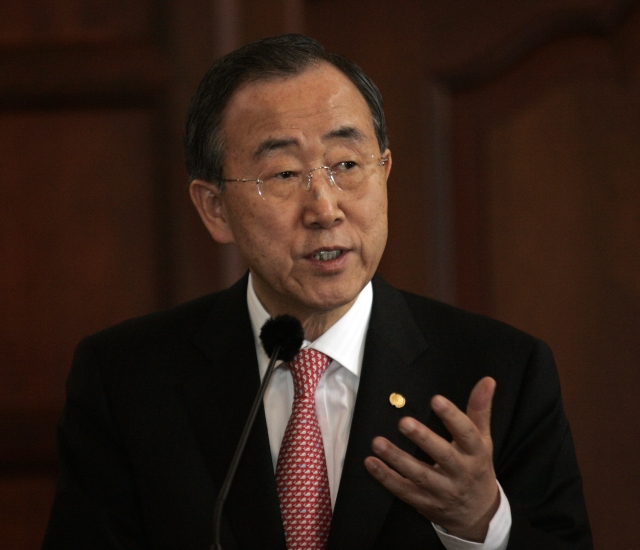 Pan Ki-mun přijíždí do země sužované konfliktem v doprovodu šéfa Světové banky Jim Yong Kima.