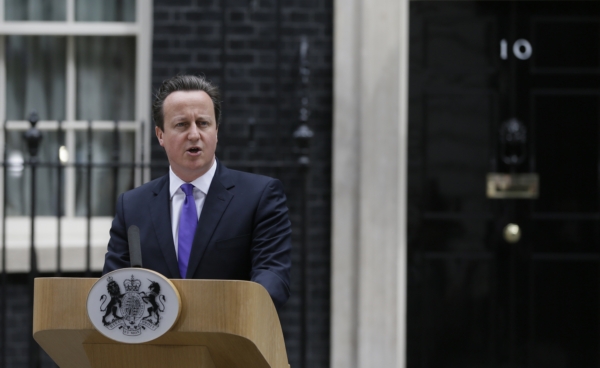 Britský premiér David Cameron při projevu k médiím. Britský premiér David Cameron při projevu k médiím.