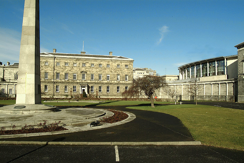 Leinster House v Dublinu - sídlo obou komor irského parlamentu.