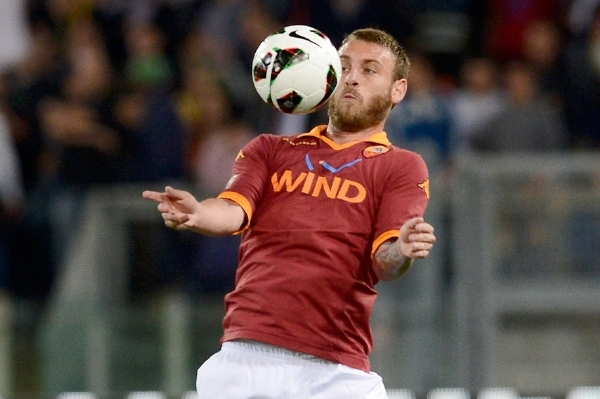 Záložník italské fotbalové reprezentace a AS Řím Daniele De Rossi.