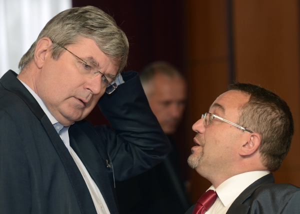 Předseda České unie sportu Miroslav Jansta a Josef Dobeš.