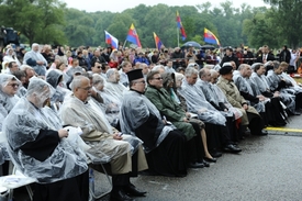 I přes nepřízeň počasí se přišly dva tisíce lidí podívat na Bartolomějovu liturgii.