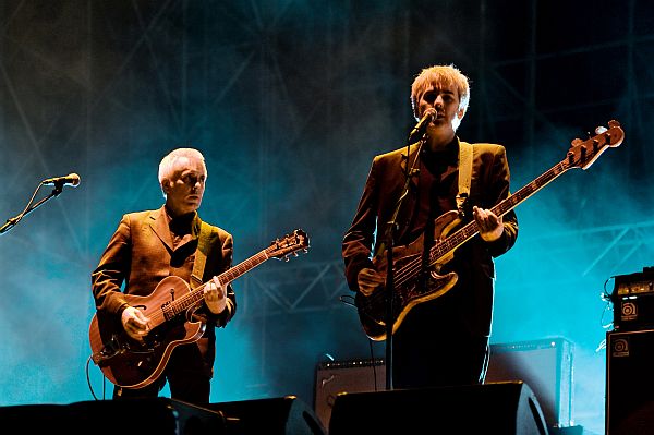 Oč byli Jesus and Mary Chain statičtí, o to jejich fanoušci víc skákali.