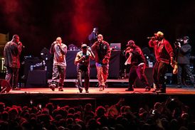 Wu-Tang Clan kolektivně rozhýbali dav.