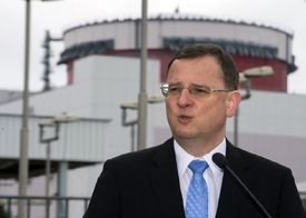 Premiér Petr Nečas byl na palubě poškozeného airbusu.