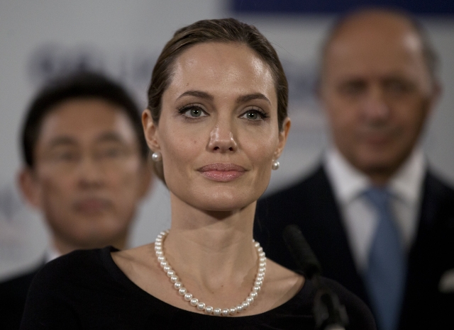 Angelina truchlí. Zemřela jí teta.