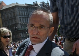 Předseda Národní rady osob se zdravotním postižením Václav Krása je proti.