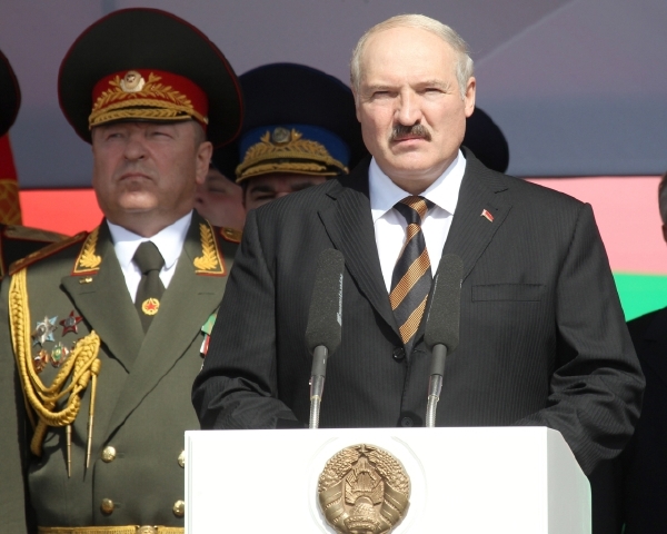 Běloruský prezident Alexandr Lukašenko potřebuje valuty. Běloruský prezident Alexandr Lukašenko potřebuje valuty.