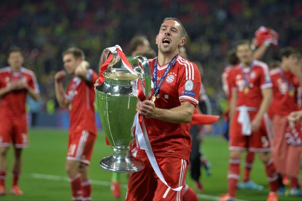 Záložník Bayernu Franck Ribéry si oslavy titulu užil po svém. 