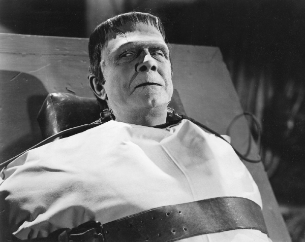 Snímek z filmu Frankenstein (1931).