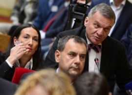 Ovolaní radní za ODS. Zleva Aleksandra Udženija, Josef Nosek a exprimátor Bohuslav Svoboda.