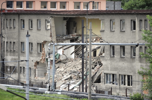 V Ostravě se v pondělí ráno zřítila část budovy bývalé sodovkárny, nikomu se nic nestalo.