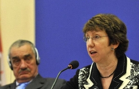 Šéf české diplomacie s šéfkou unijní diplomacie Ashtonovou.