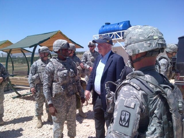 Senátor John McCain se během návštěvy Turecka tajně vypařil za hranice se Sýrií.