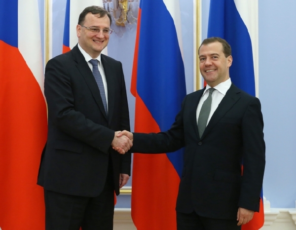 Petr Nečas (vlevo) s Dmitrijem Medveděvem.