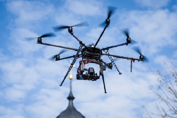 Policejní dron nad Berlínem.
