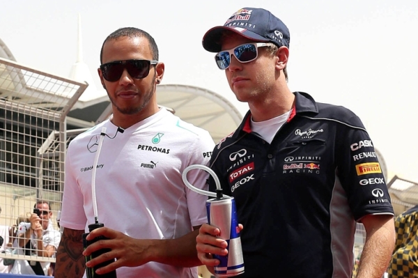Lewis Hamilton (vlevo) a Sebastian Vettel.