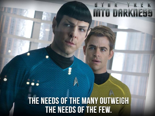 Důstojník Spock (vlevo) a kapitán James T. Kirk.