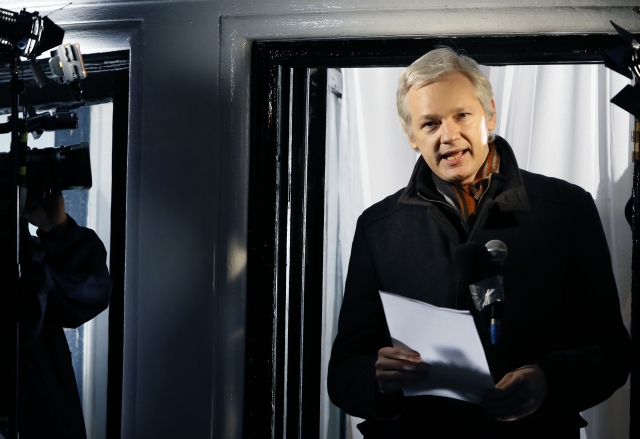 Julian Assange se nyní přebývá v londýnské ambasádě Ekvádoru.