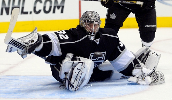 Jonathan Quick je svému týmu opět oporou. 