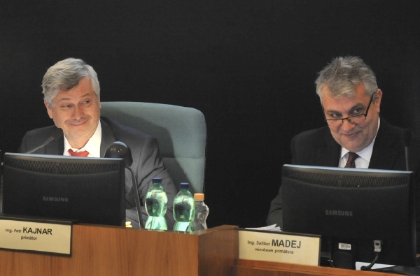 Ostravský primátor Petr Kajnar (ČSSD, vlevo) a jeho náměstek Dalibor Madej (ODS). Ostravský primátor Petr Kajnar (ČSSD, vlevo) a jeho náměstek Dalibor Madej (ODS).