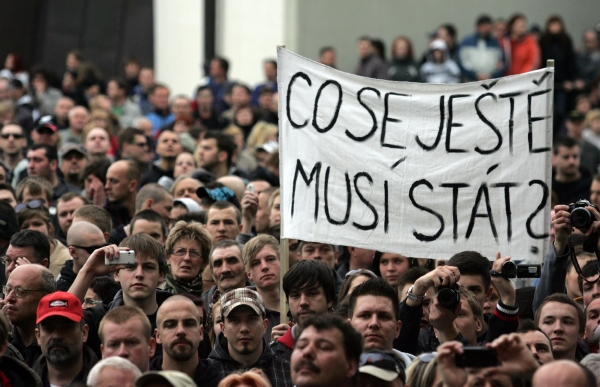 Pořadatelé středeční demonstrace se sice od extrémistů distancují, jeden z nich, Jindřich Svoboda, ale na sociální síti Facebook psal o vyvraždění "černých" (ilustrační foto). Pořadatelé středeční demonstrace se sice od extrémistů distancují, jeden z nich, Jindřich Svoboda, ale na sociální síti Facebook psal o vyvraždění "černých" (ilustrační foto).