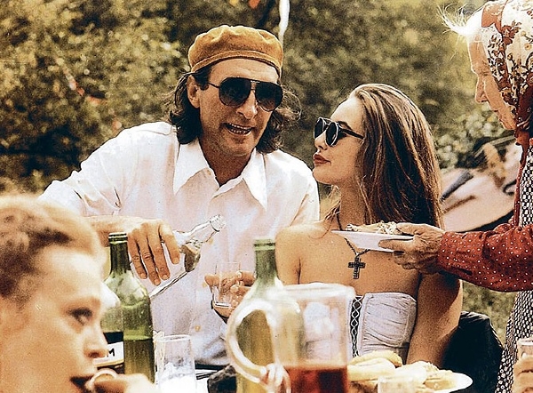 Bolek Polívka jako Bohumil Stejskal v prvním díle Dědictví.
