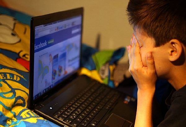 Facebook připouští, že jeho nynější systémy nedokážou zachytit všechny příspěvky porušující pravidla (ilustrační foto). Facebook připouští, že jeho nynější systémy nedokážou zachytit všechny příspěvky porušující pravidla (ilustrační foto).