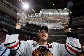 Kapitán Chicaga Jonathan Toews.
