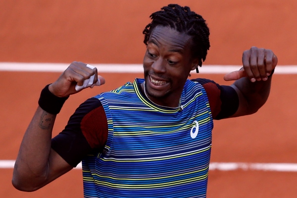 rancouz Gaël Monfils si na centrálním dvorci natočil vlnu vytvořenou fanoušky v hledišti. rancouz Gaël Monfils si na centrálním dvorci natočil vlnu vytvořenou fanoušky v hledišti.