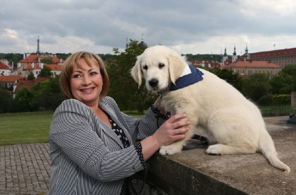 Ivana Zemanová se štěňátkem Darcym.
