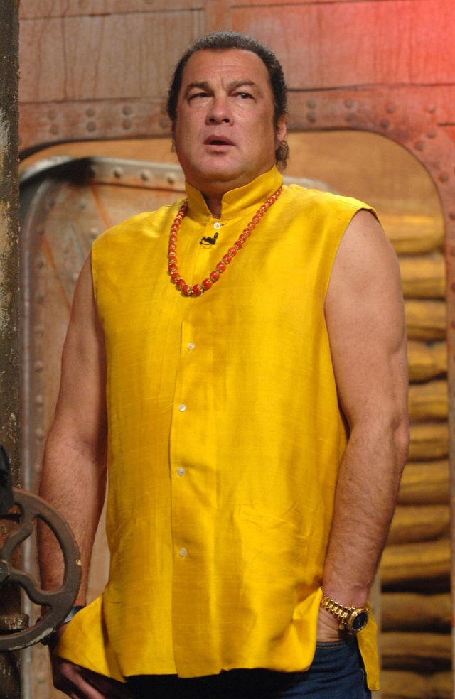 Seagal přibral, akčního hrdinu připomíná už jen vzdáleně.