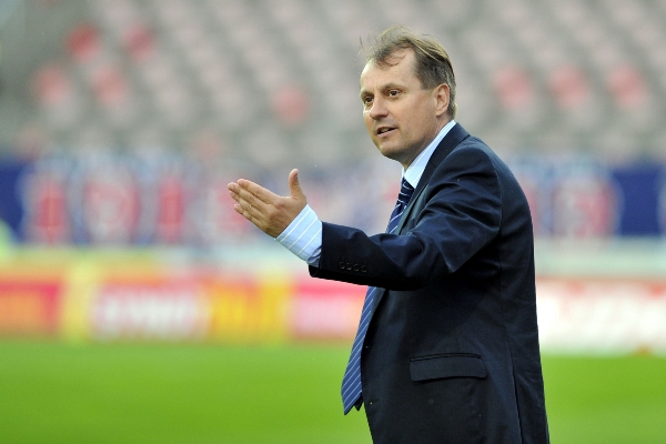 Představenstvo fotbalového klubu Baník Ostrava v pondělí odvolalo z funkce hlavního trenéra Martina Pulpita i s celým jeho realizačním týmem. Představenstvo fotbalového klubu Baník Ostrava v pondělí odvolalo z funkce hlavního trenéra Martina Pulpita i s celým jeho realizačním týmem.