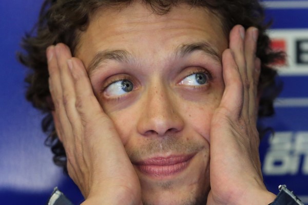 Valentino Rossi po svém návratu do Yamahy na výhru stále čeká. Valentino Rossi po svém návratu do Yamahy na výhru stále čeká.