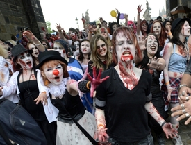 Loňský pražský Zombie Walk.