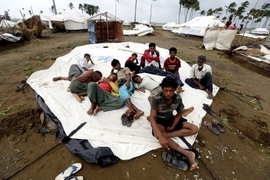 Rohingy uprchlé z Arakanského státu zasáhl navíc cyklon.