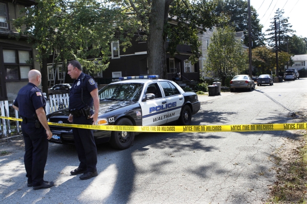 FBI tvrdí, že její agenti zastřelili sedmadvacetiletého Ibragima Todaševa během výslechu v jeho bytě na Floridě, protože náhle napadl jednoho z agentů. FBI tvrdí, že její agenti zastřelili sedmadvacetiletého Ibragima Todaševa během výslechu v jeho bytě na Floridě, protože náhle napadl jednoho z agentů.
