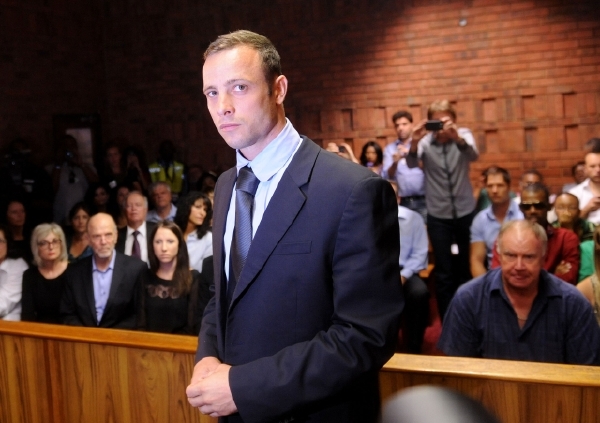 Běžec Pistorius u soudu. Běžec Pistorius u soudu.