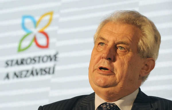 Prezident Miloš Zeman (na snímku) se 31. května v Průhonicích zúčastnil celorepublikového sněmu hnutí Starostové a nezávislí. Prezident Miloš Zeman (na snímku) se 31. května v Průhonicích zúčastnil celorepublikového sněmu hnutí Starostové a nezávislí.