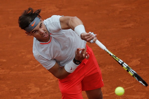 Podruhé za sebou ztratil Španěl Rafael Nadal na Roland Garros úvodní set, ale druhé kolo stejně jako první nakonec zvládl.
