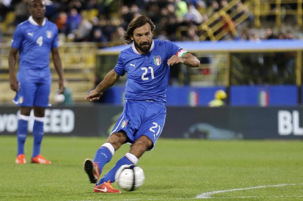 Italský fotbalista Andrea Pirlo. Italský fotbalista Andrea Pirlo.