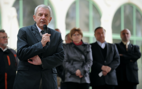Ministr zdravotnictví Leoš Heger slíbil 1. června v Janských Lázních, že dětská léčebna Vesna zůstane zachována. Ministr zdravotnictví Leoš Heger slíbil 1. června v Janských Lázních, že dětská léčebna Vesna zůstane zachována.