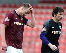 Zklamaní ve tvářích fotbalistů Sparty.