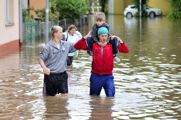 Nový Bydžov na Královéhradecku zaplavila rozvodněná Cidlina.