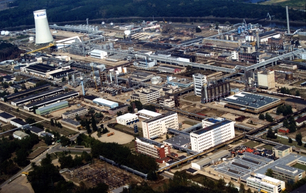 Chemička Spolana Neratovice v obavách z povodní uklidila všechny nebezpečné a toxické látky do bezpečí. Chemička Spolana Neratovice v obavách z povodní uklidila všechny nebezpečné a toxické látky do bezpečí.