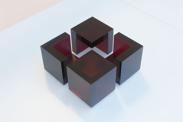 Objekt Tetrada je součástí cyklu Geometria.