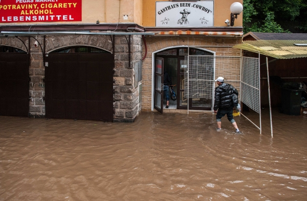Povodňová sitace ve Hřensku na Děčínsku 3. června dopoledne. Povodňová sitace ve Hřensku na Děčínsku 3. června dopoledne.