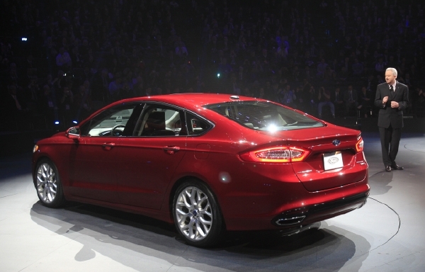 I u modelu Ford Fusion hrozí nebezpečí požáru kvůli úniku paliva. I u modelu Ford Fusion hrozí nebezpečí požáru kvůli úniku paliva.